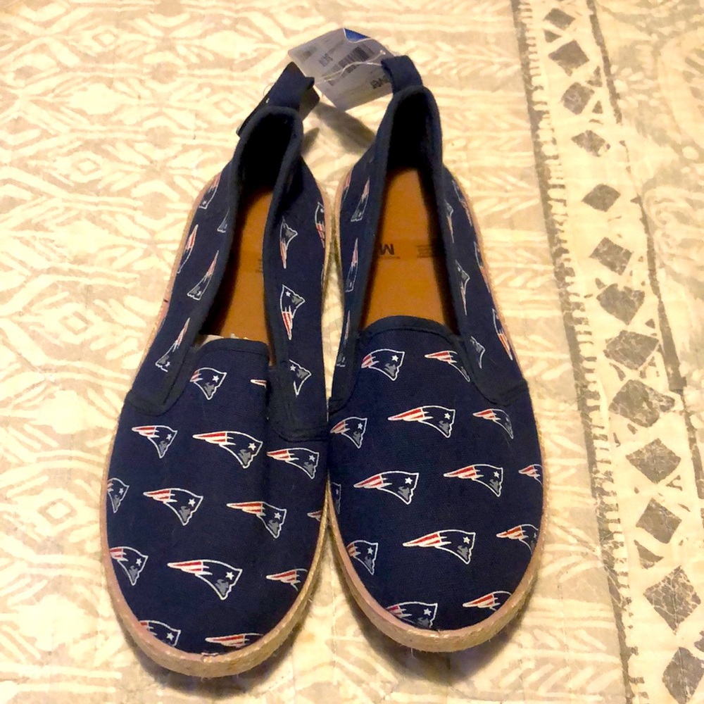 Patriots flats NWT